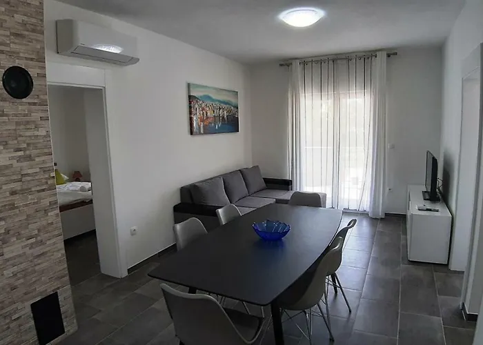 Relax Стариград-Пакленица