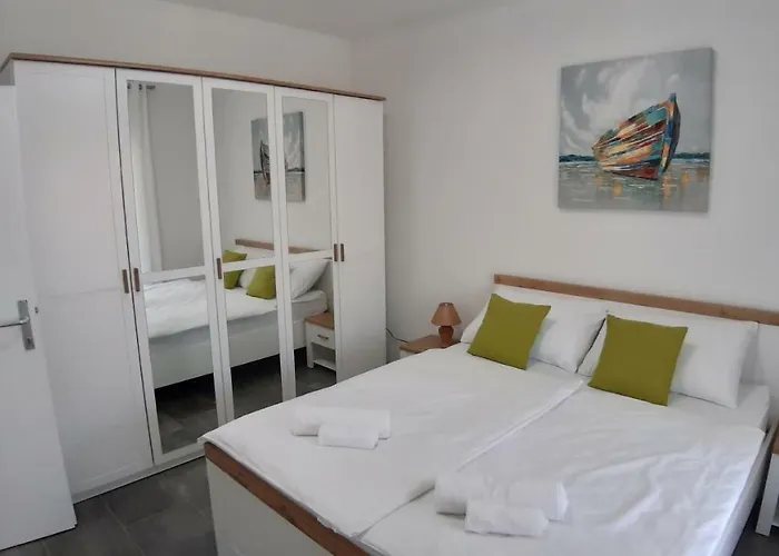 Relax * Стариград-Пакленица